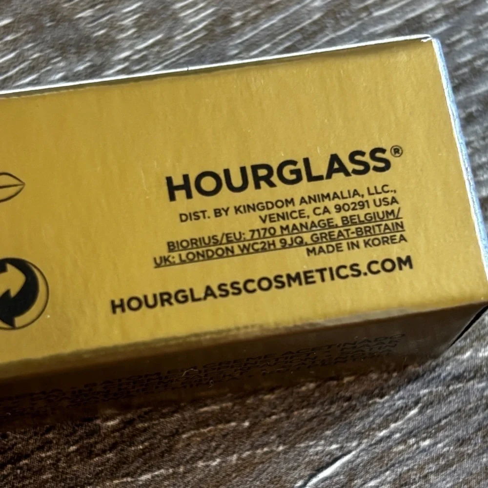 New! Hourglass Unlocked Satin Crème Lipstick in Larch 308